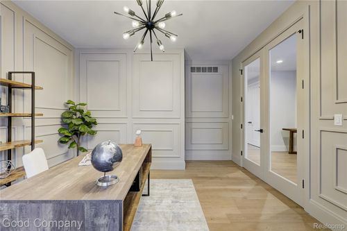 2533 N Vermont Ave, Royal Oak, MI, 48073-4265 | Card Image