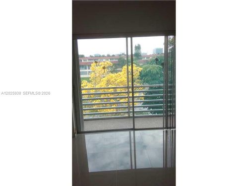 b25-2880 Ne 203rd St, Aventura, FL, 33180-2069 | Card Image