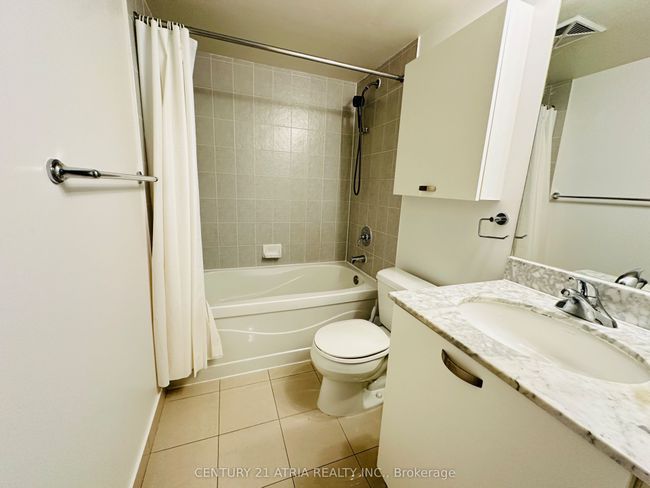 710 - 37 Grosvenor St, Condo with 2 bedrooms, 1 bathrooms and null parking in Toronto ON | Image 16