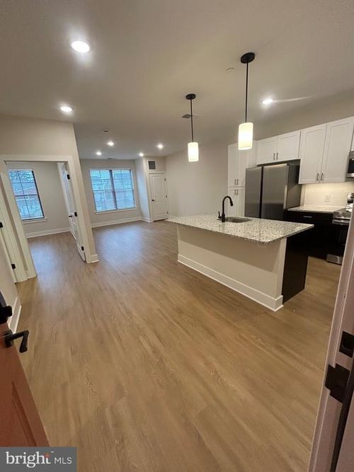 217-624 Main St, ROYERSFORD, PA, 19468-2402 | Card Image