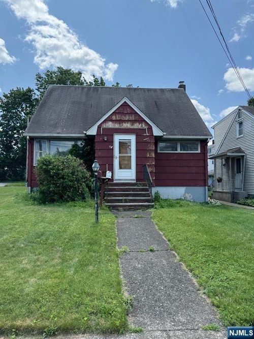 84 Miller Ave, Elmwood Park, NJ, 07407-2130 | Card Image