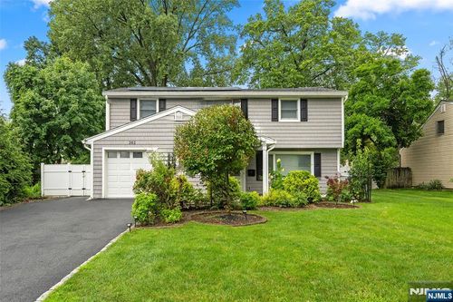 202 Henmarken Dr, Northvale, NJ, 07647-1706 | Card Image