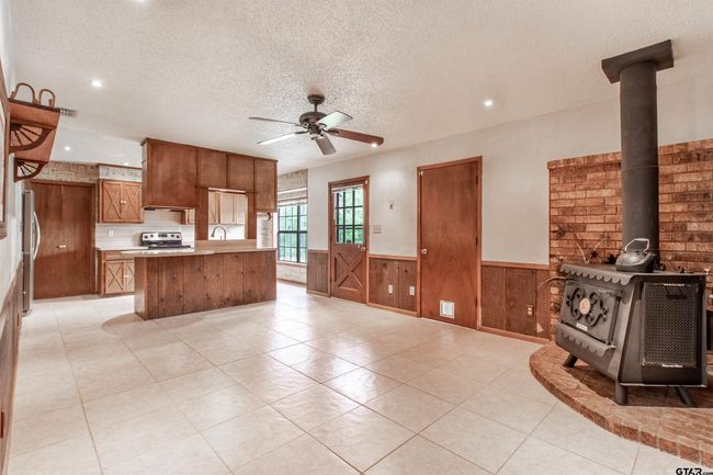 13402 County Road 1131, House other with 3 bedrooms, 2 bathrooms and null parking in Flint TX | Image 17