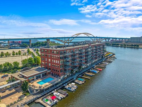 302-2-541 E Erie Street, Milwaukee, WI, 53202 | Card Image