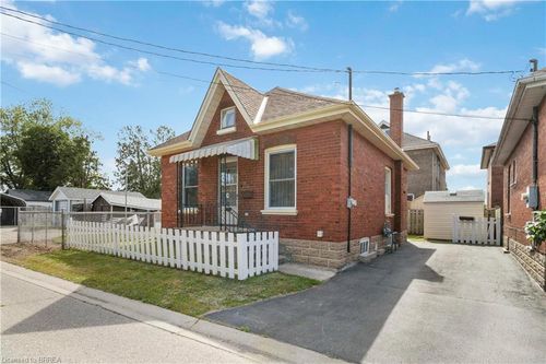 18 Bishop St, Brantford, ON, N3S1L9 | Card Image