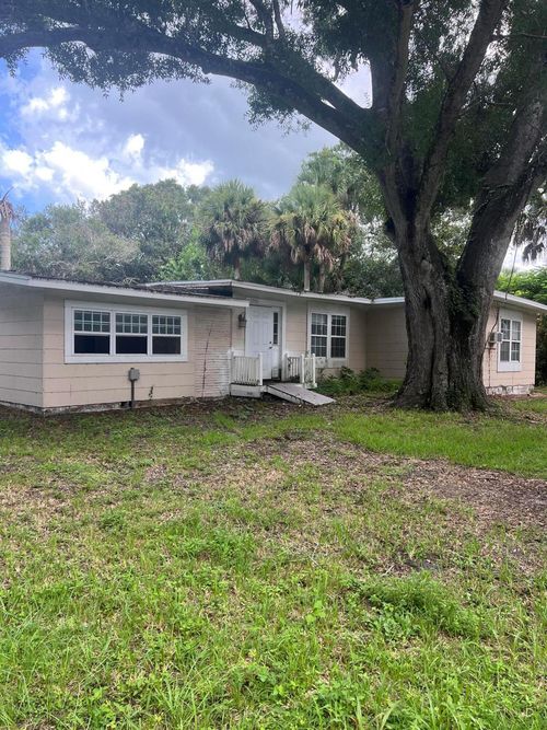 1050 20th Ave, Vero Beach, FL, 32960-3781 | Card Image