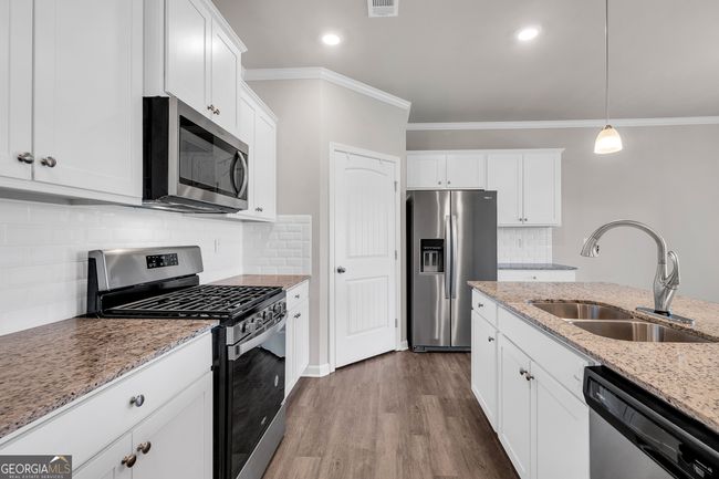 6872 Lake Overlook Ln, House other with 4 bedrooms, 2 bathrooms and 2 parking in Flowery Branch GA | Image 13