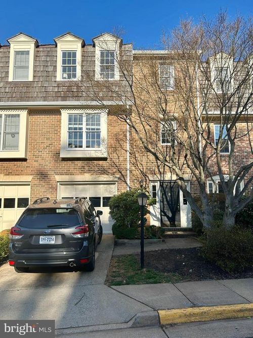 2941 Oakborough Sq, OAKTON, VA, 22124-1718 | Card Image