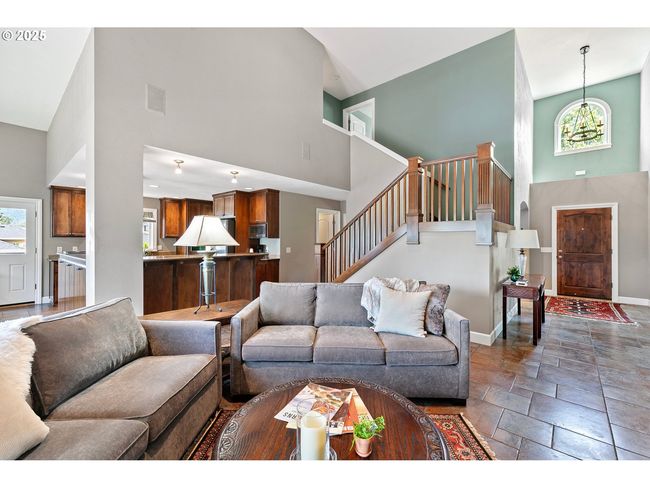 380 Mountaingate Dr, House other with 3 bedrooms, 3 bathrooms and 3 parking in Springfield OR | Image 7