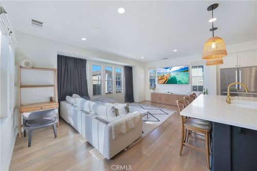 21396 Kennedy Ln, Huntington Beach, CA, 92646-6935 | Card Image