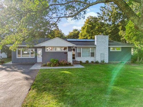 655 Gardners Neck Rd, Swansea, MA, 02777-2633 | Card Image