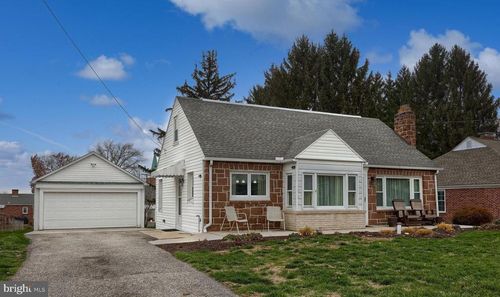 2263 Manor Rd, YORK, PA, 17408-4001 | Card Image