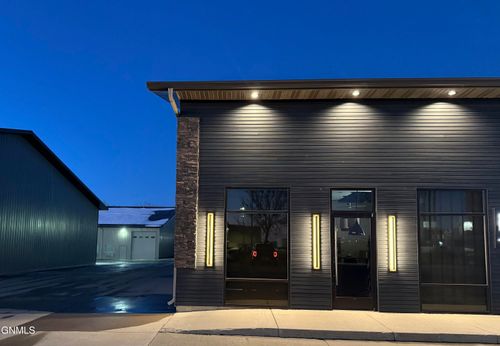 3250 Rock Island Pl, Bismarck, ND, 58504-7704 | Card Image