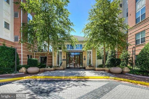 323-9490 Virginia Center Blvd, VIENNA, VA, 22181-4801 | Card Image