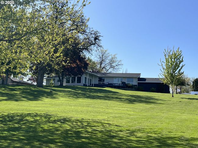 1082 E Highland Ave, House other with 5 bedrooms, 3 bathrooms and 2 parking in Hermiston OR | Image 4