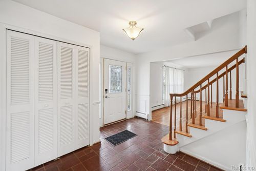 29729 Pipers Ln, Farmington Hills, MI, 48334-4884 | Card Image