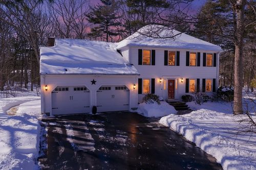 8 Liberty Rd, Medway, MA, 02053-2285 | Card Image