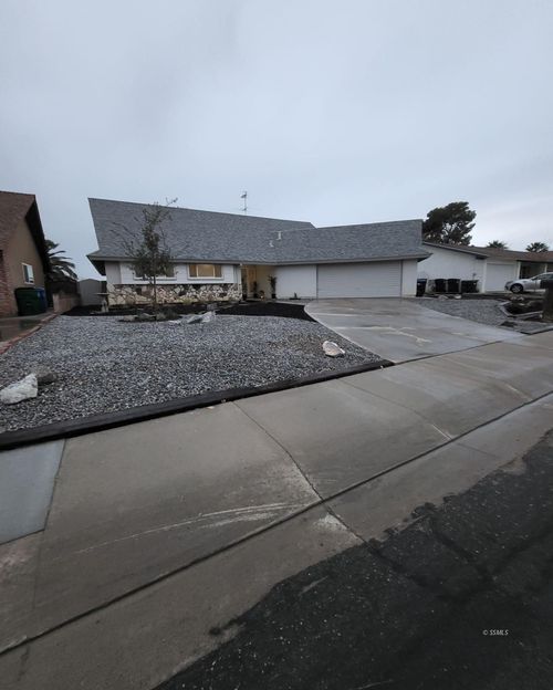 717 Kevin Ct, Ridgecrest, CA, 93555-3447 | Card Image