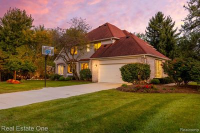 4088 Parkstone Court, Home with 4 bedrooms, 3 bathrooms and null parking in Troy MI | Image 3