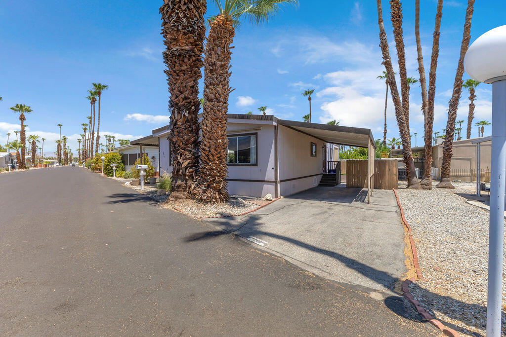 Manufactured In Park in Cathedral City 4