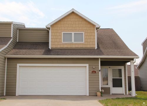 611 Walters Dr, Manhattan, KS, 66502-8444 | Card Image