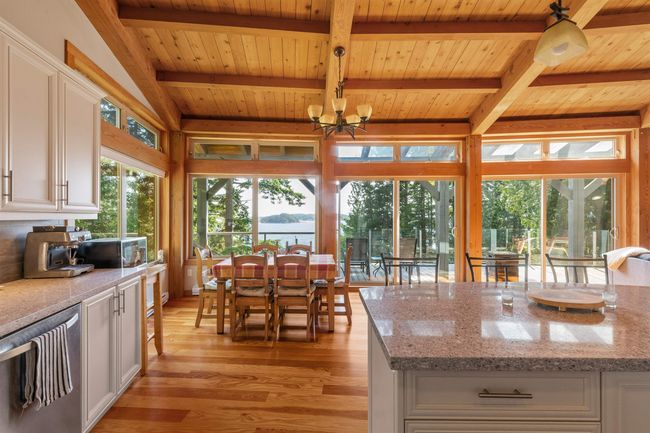 304 Esplanade Rd, House other with 3 bedrooms, 2 bathrooms and null parking in Gibsons BC | Image 13