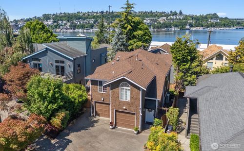2511 Minor Ave E, Seattle, WA, 98102-3205 | Card Image