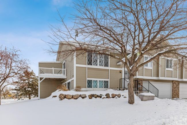 Corner unit with nice deck and walkout lower level | Image 17