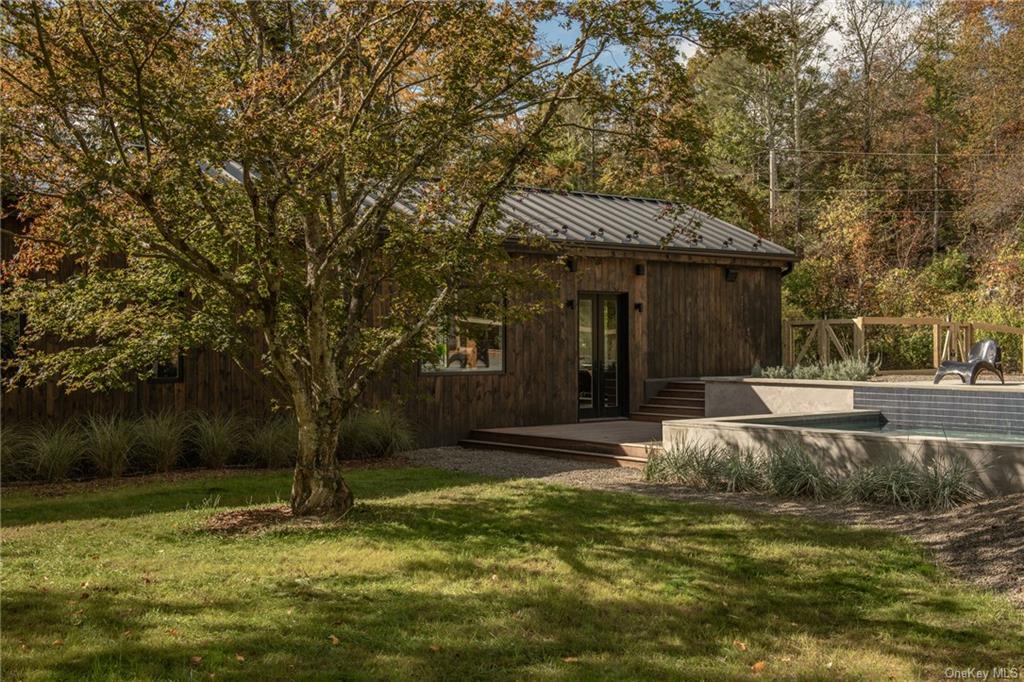 Pearls Pl, Saugerties, NY 12477