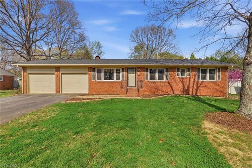 1024 Country Ln, Winston Salem, NC, 27107-8866 | Card Image