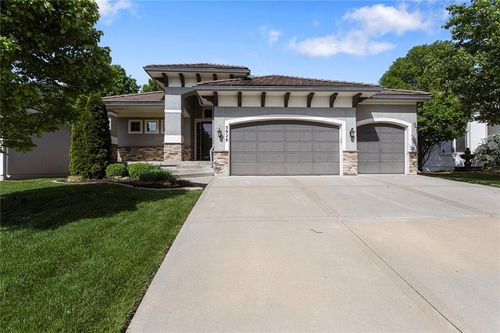 3928 Ne Independence Ave, Lee's Summit, MO, 64064-7855 | Card Image