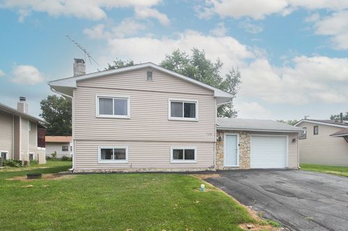 2322 Arrow St, Carpentersville, IL, 60110-1202 | Card Image