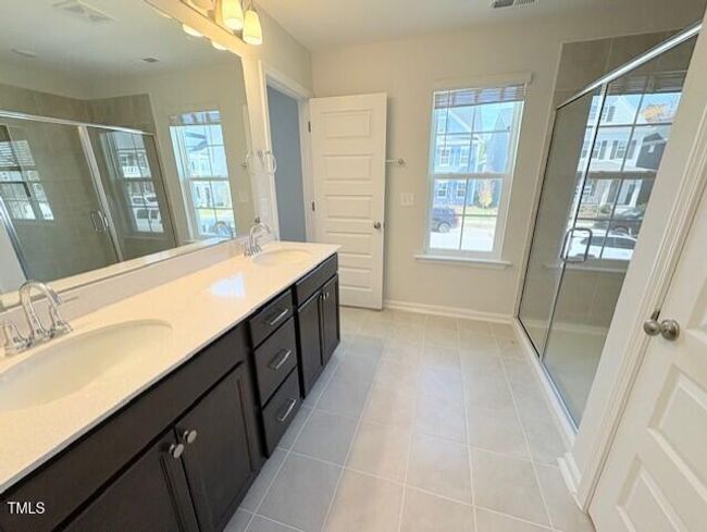 KF 427 Primary Bathroom | Image 13