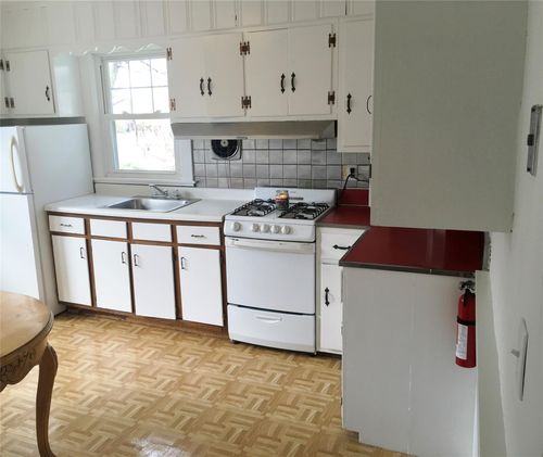 2-38 Totten Pl, Babylon, NY, 11702-2810 | Card Image