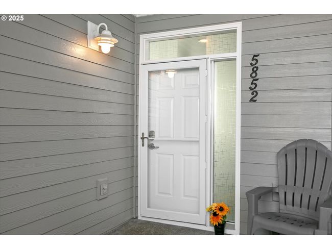 5852 Sw Cupola Dr, Condo with 2 bedrooms, 2 bathrooms and 1 parking in South Beach OR | Image 25