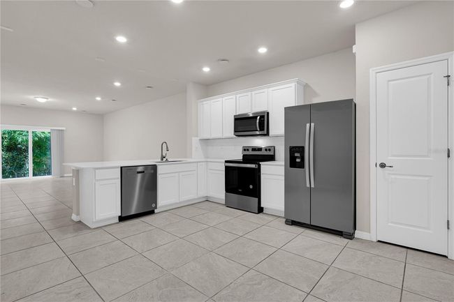 4769 Sparkling Shell Ave, Townhouse with 3 bedrooms, 3 bathrooms and null parking in KISSIMMEE FL | Image 4