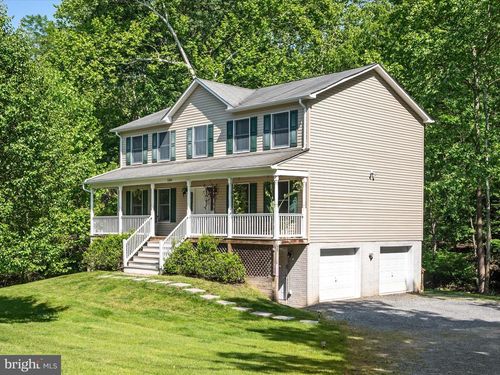 1205 Lakeview Dr, CROSS JUNCTION, VA, 22625-2516 | Card Image