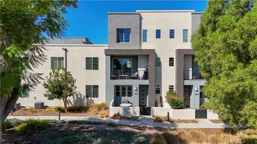 151 Cadence, Irvine, CA, 92618 | Card Image