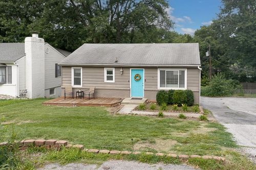 3932 Spruce Ave, Kansas City, MO, 64117-2318 | Card Image