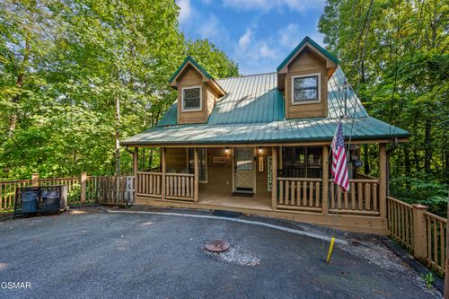 1539 Sky View Dr, Sevierville, TN, 37876-4975 | Card Image