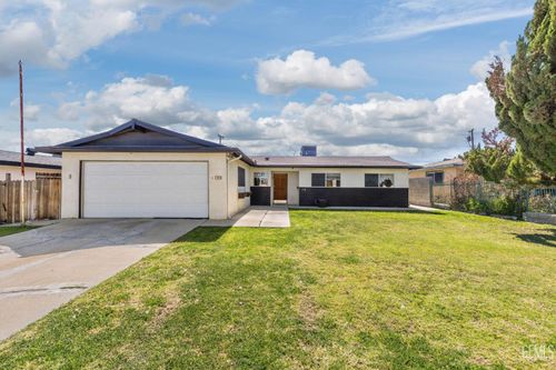 203 Suzanne Ln, Taft, CA, 93268-2015 | Card Image