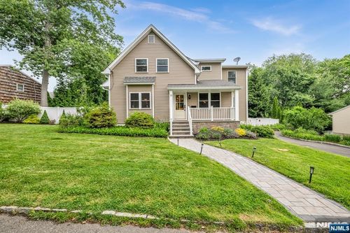 38 Hillside Ave, Emerson, NJ, 07630-1131 | Card Image