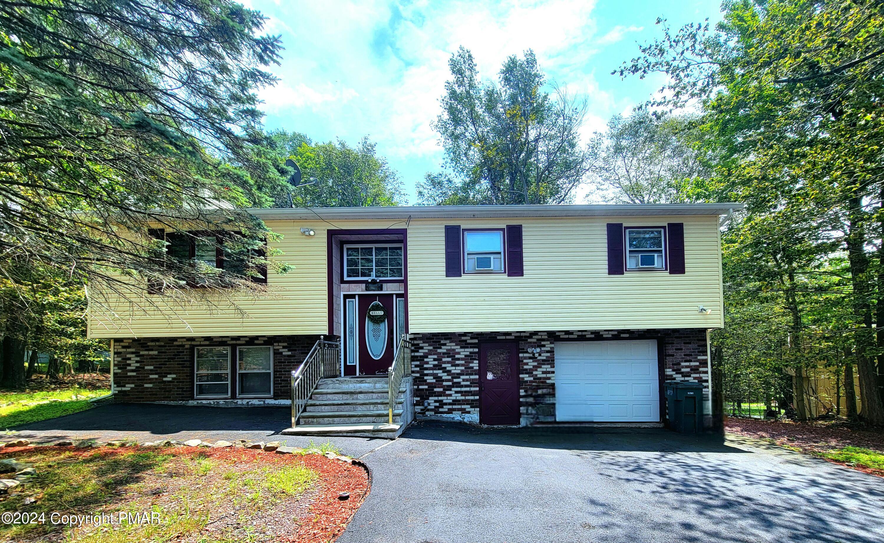 Hidden Ln, Tobyhanna, PA 18466