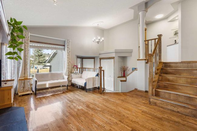120 Somerglen Common Sw, House other with 5 bedrooms, 3 bathrooms and 4 parking in Calgary AB | Image 5