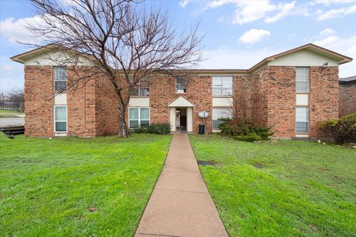 apt-b-8000 Cambridge Cir, White Settlement, TX, 76108-3251 | Card Image