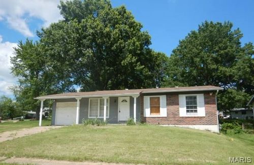 11652 Las Ladera Dr, Florissant, MO, 63033-8146 | Card Image