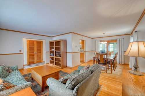 4 Irene Ct, Fishkill, NY, 12524-2453 | Card Image