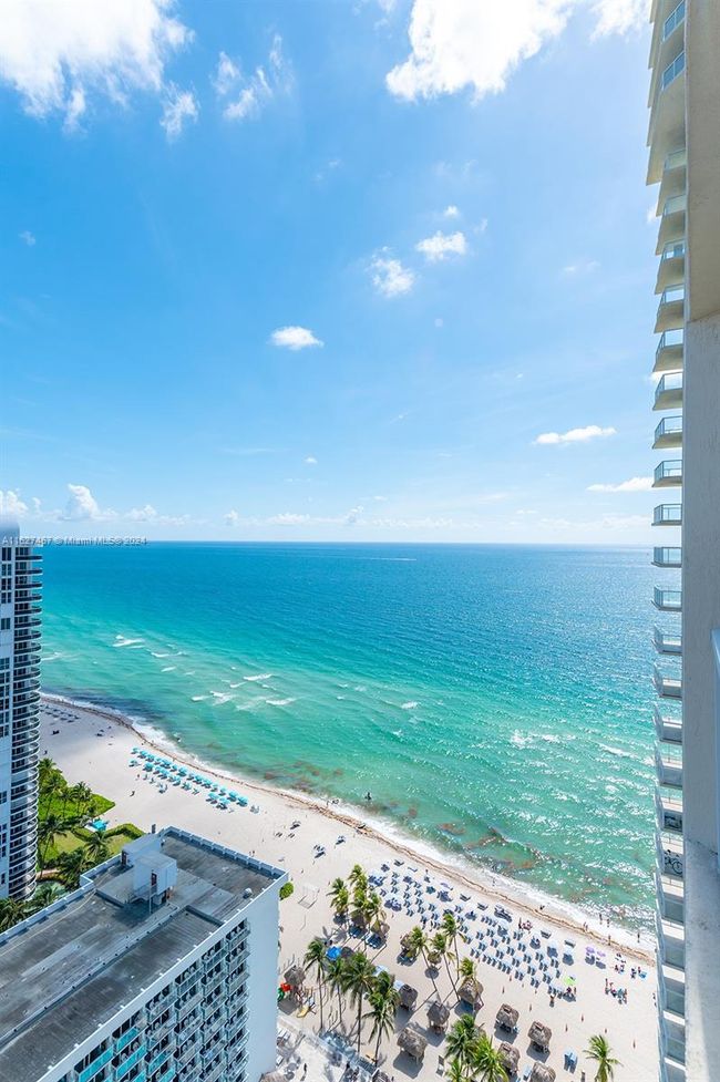 2906 - 16699 Collins Ave, Condo with 3 bedrooms, 2 bathrooms and null parking in Sunny Isles Beach FL | Image 5