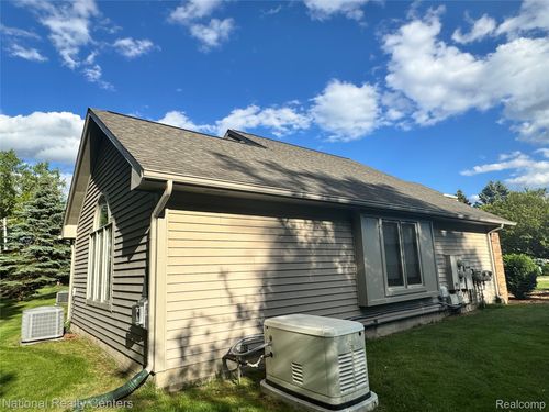 3052 Rivers Edge Dr, Wayne, MI, 48184-2804 | Card Image