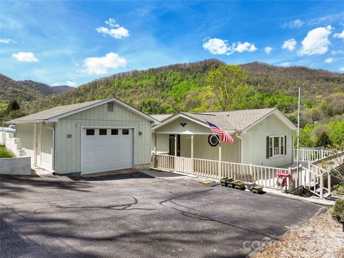 30 Hillcrest Rd, Maggie Valley, NC, 28751-8569 | Card Image